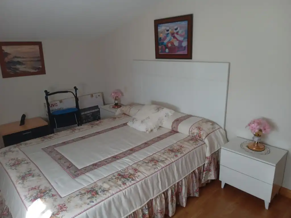 Habitación de Apartamento en venta en Valdorros con Calefacción, Terraza y Amueblado