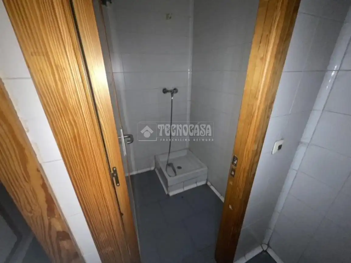 Bany de Local de lloguer en Madrid amb Aire condicionat, Calefacció i Terrassa
