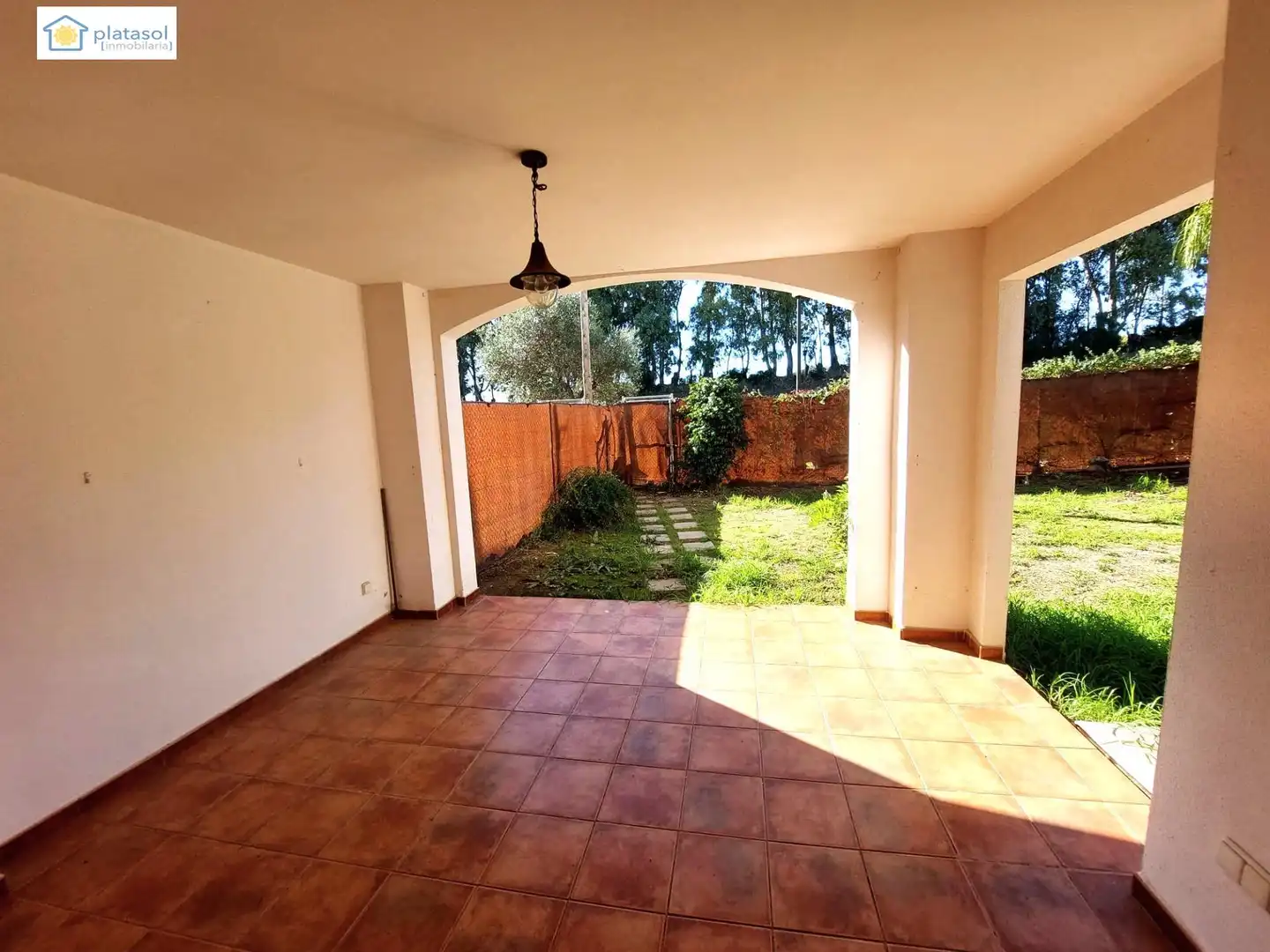 Jardí de Casa adosada en venda en Guillena amb Aire condicionat, Calefacció i Jardí privat