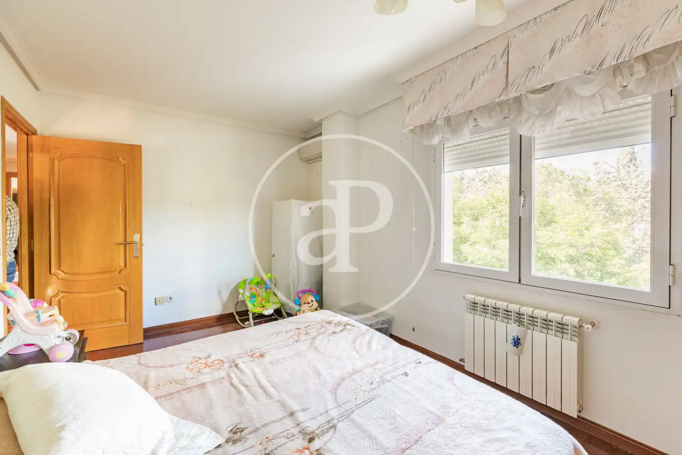 Bedroom of Houses for sale in Las Rozas de Madrid  with Air Conditioner, Heating and Private garden