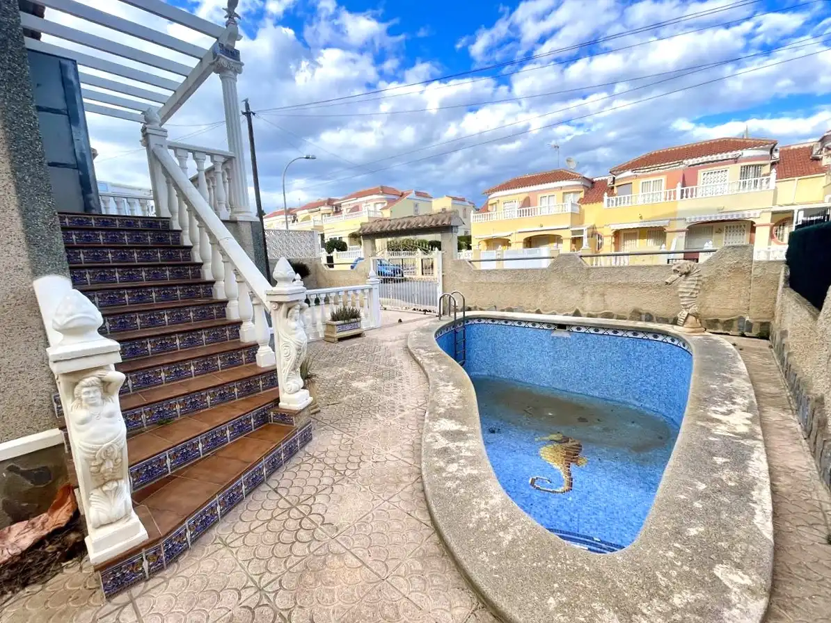 Piscina de Pis en venda en San Miguel de Salinas amb Jardí privat, Terrassa i Traster