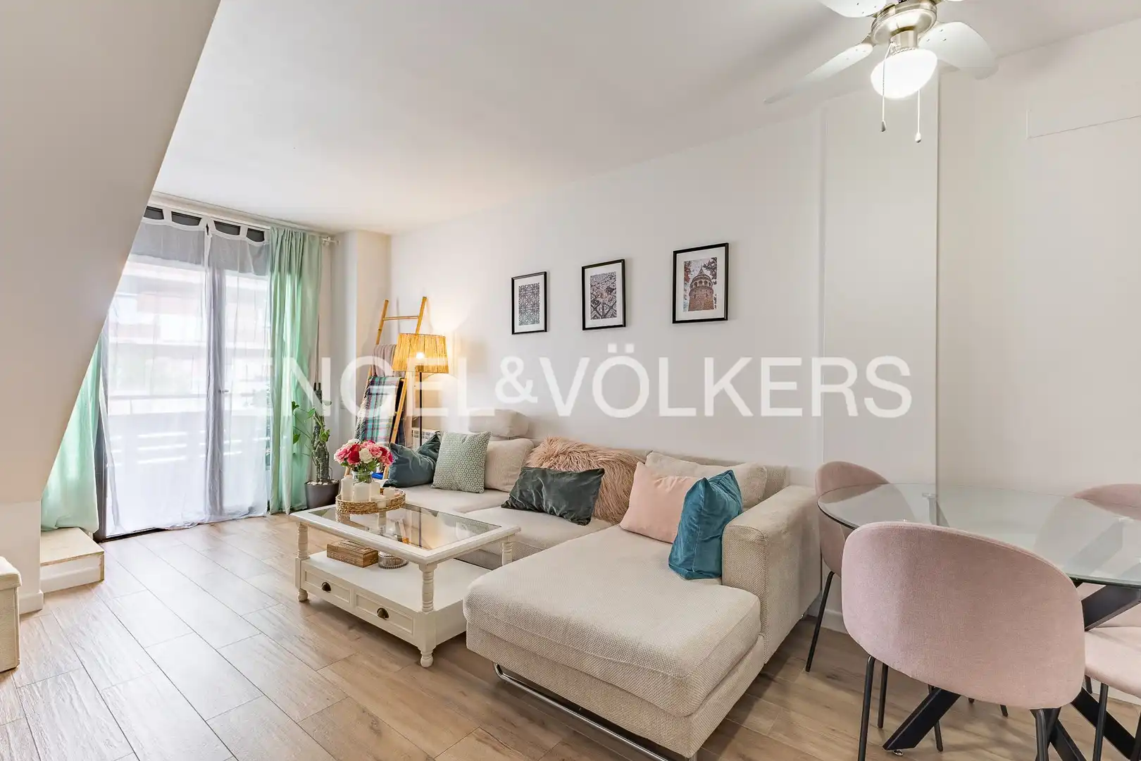 Sala d'estar de Dúplex en venda en Rubí amb Calefacció, Parquet i Terrassa