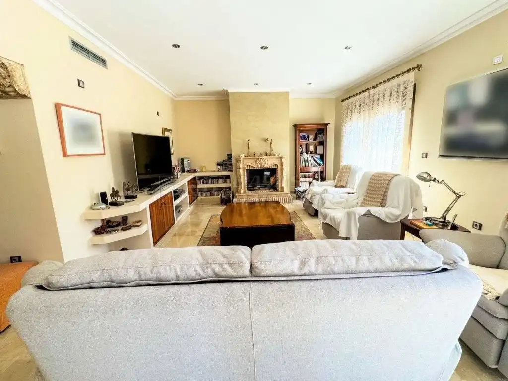Sala d'estar de Casa o xalet en venda en Orihuela amb Aire condicionat, Jardí privat i Traster
