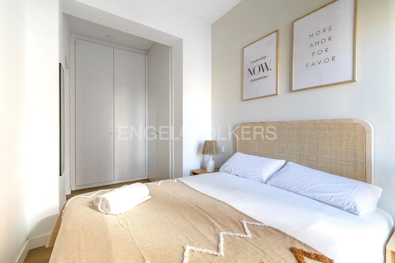Dormitori de Apartament de lloguer en Madrid amb Aire condicionat, Calefacció i Moblat