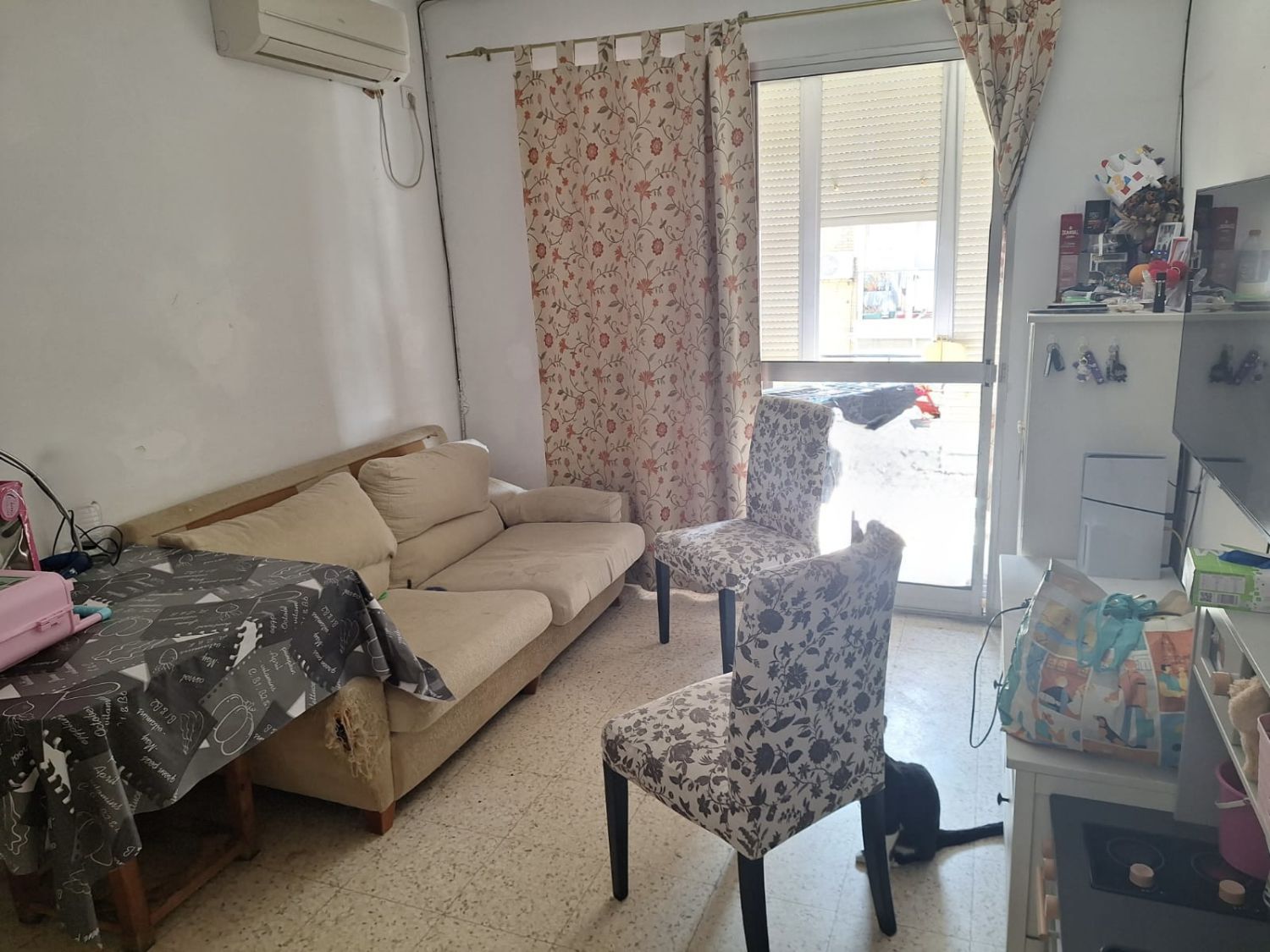 Sala d'estar de Pis en venda en  Sevilla Capital amb Aire condicionat i Terrassa