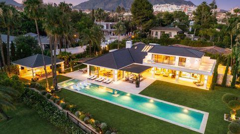 Villa de lujo en primera línea de golf en Nueva Andalucía, Marbella, immagine 3
