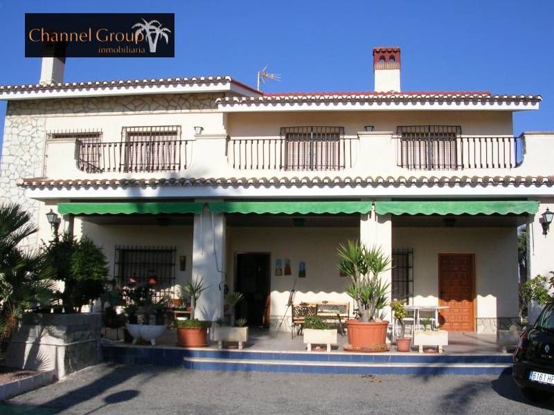 Casa o xalet en venda en Elche / Elx amb Jardí privat, Terrassa i Piscina