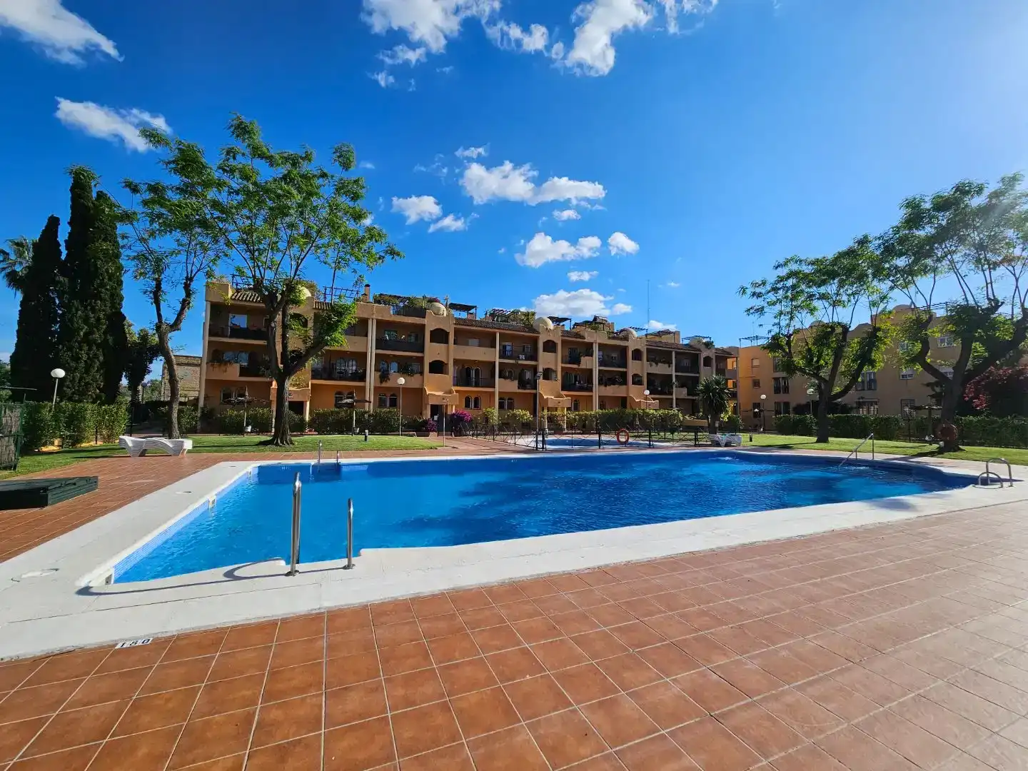 Piscina de Pis en venda en San Juan de Aznalfarache amb Aire condicionat i Piscina