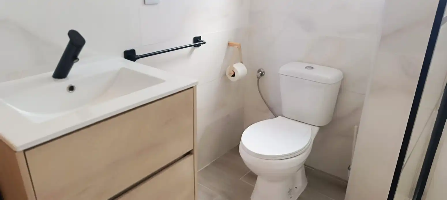 Baño de Piso de alquiler en Carreño con Amueblado