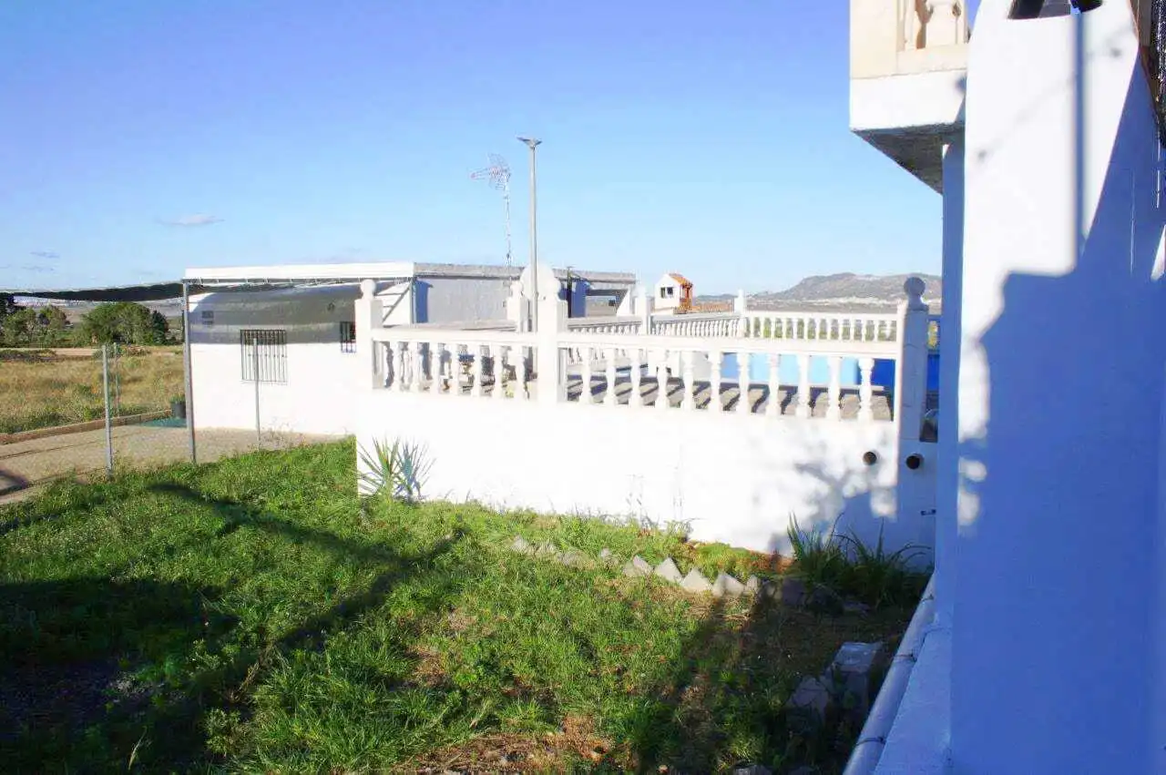 Casa adosada en venda a Llaurí