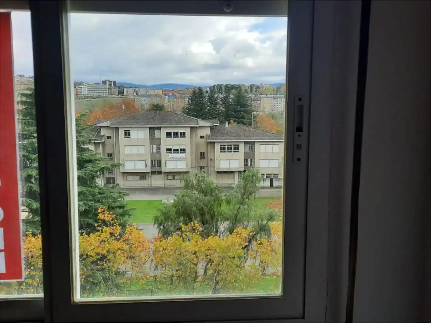 Vista exterior de Pis en venda en Ponferrada amb Parquet, Traster i Moblat