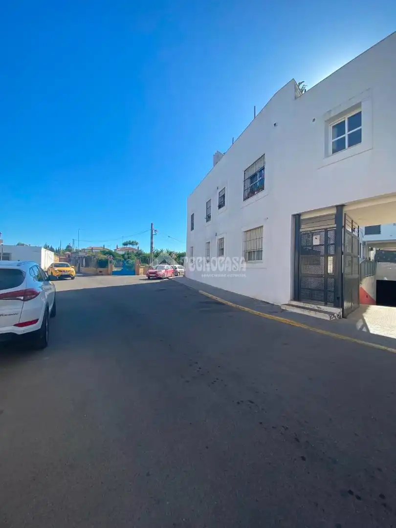 Vista exterior de Garaje en venta en Sanlúcar la Mayor