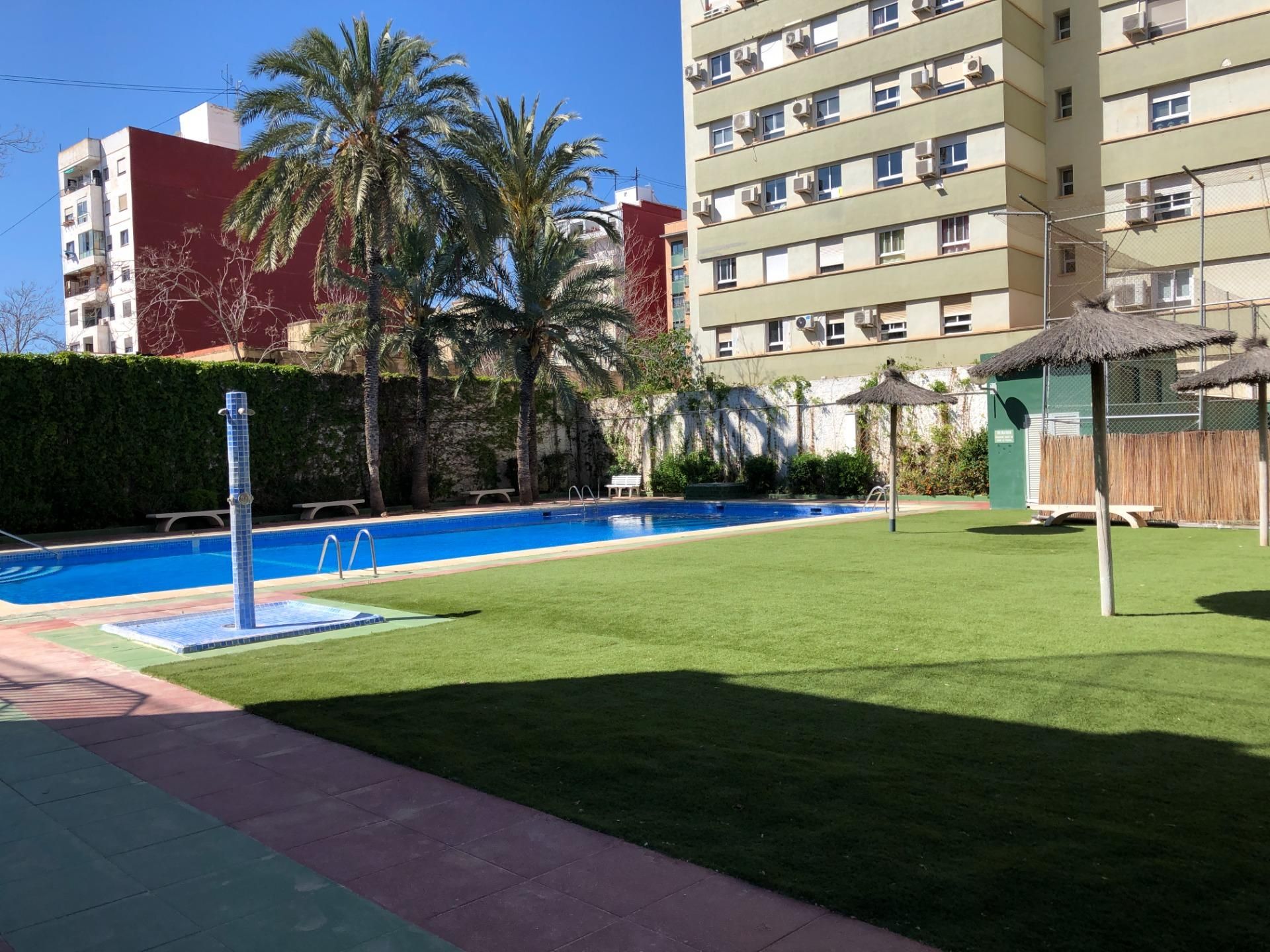 Swimming pool of Flat to rent in  Valencia Capital  with Private garden, Balcony and Community pool