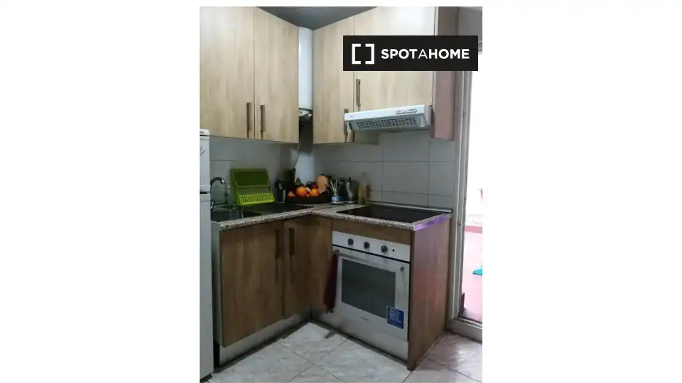 Kitchen of Flat for share in Madrid  with Air Conditioner, Heating and Furnished
