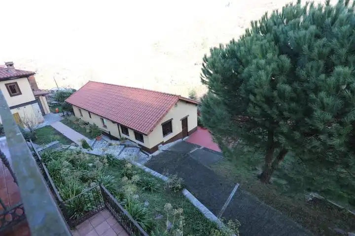 Jardí de Finca rústica en venda en Quirós amb Calefacció, Jardí privat i Terrassa