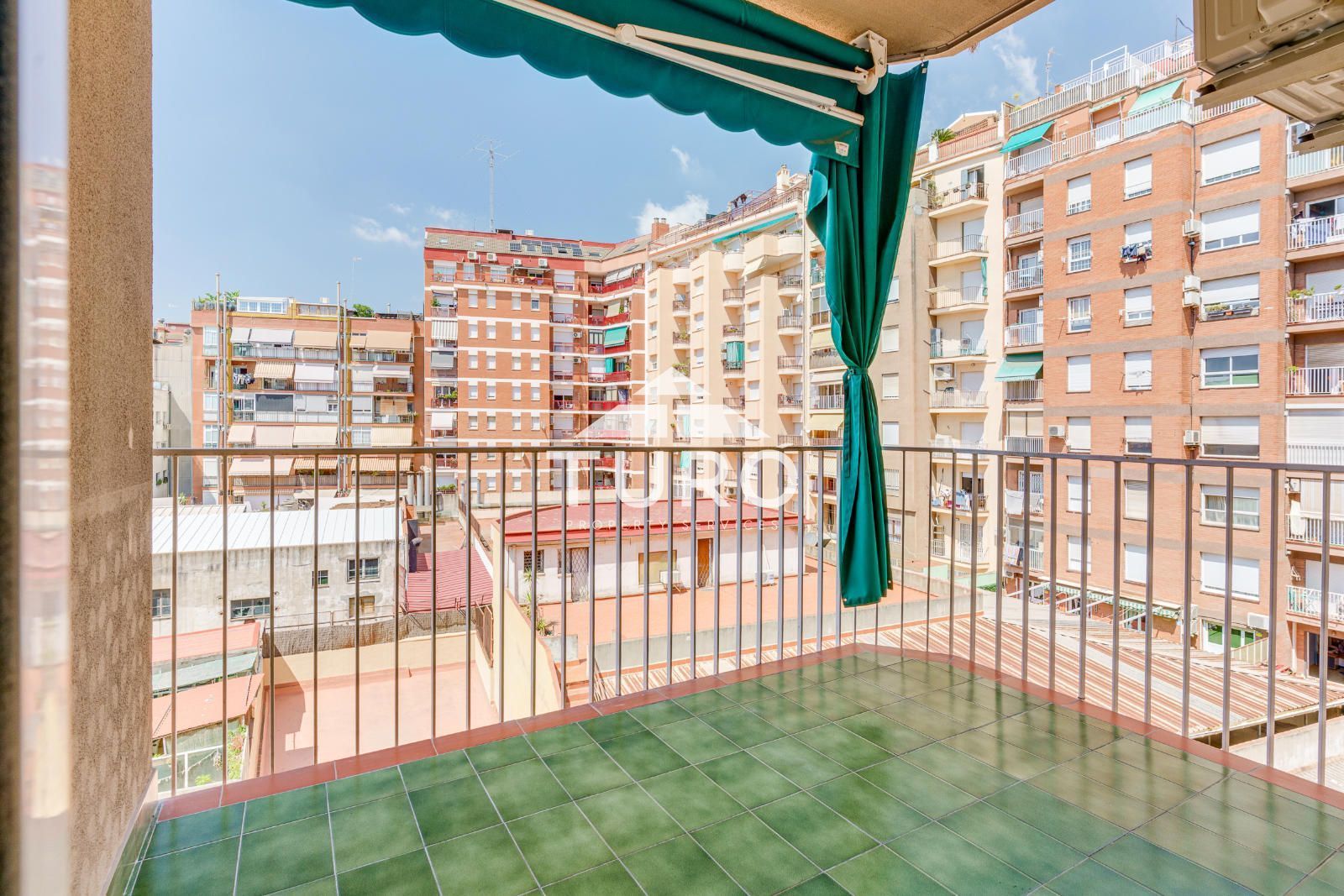 Exterior view of Flat for sale in  Barcelona Capital  with Air Conditioner, Heating and Parquet flooring