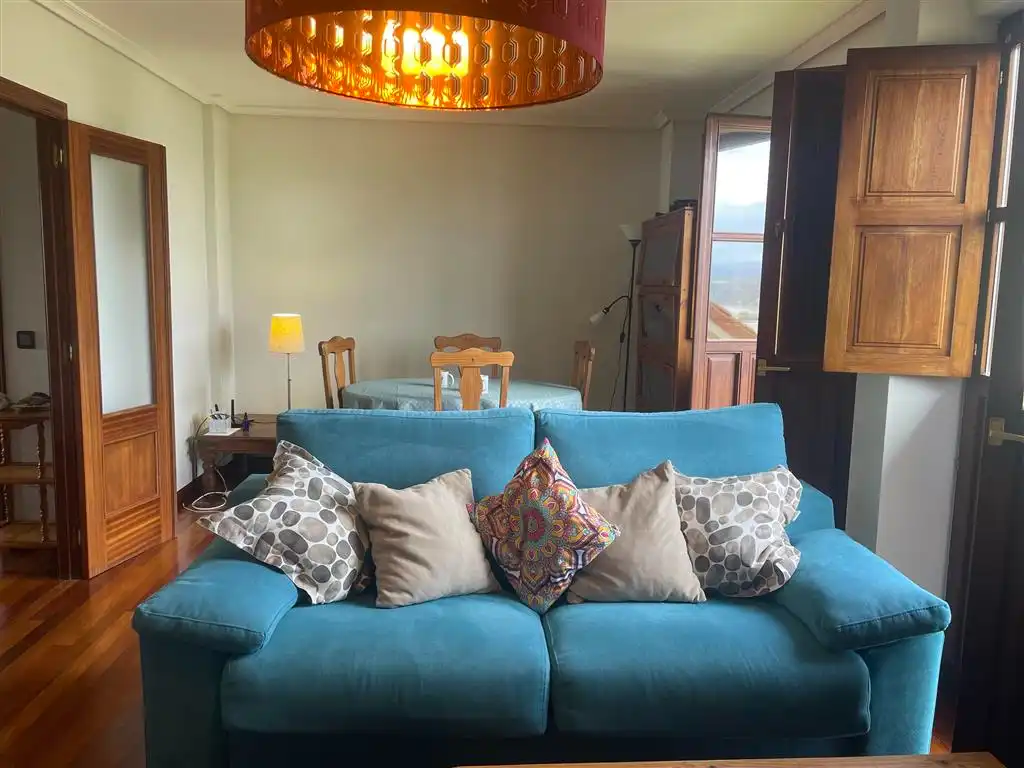 Living room of Flat for sale in San Vicente de la Barquera  with Heating, Parquet flooring and Furnished