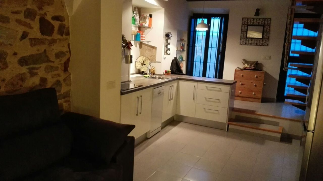Cuina de Casa adosada en venda en Cáceres Capital amb Calefacció, Terrassa i Moblat