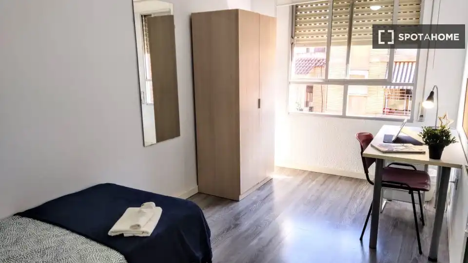 Habitación de Piso de alquiler en Burjassot con Aire acondicionado, Calefacción y Amueblado