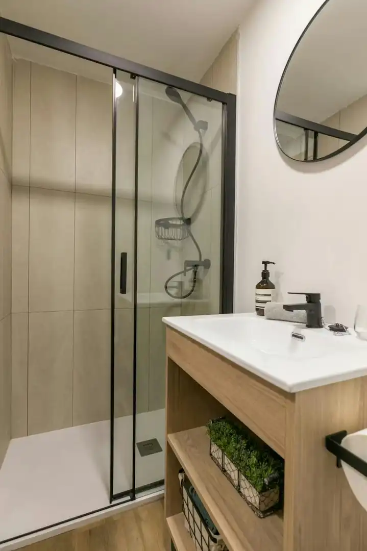 Badezimmer von Gebäude zur Miete in Madrid