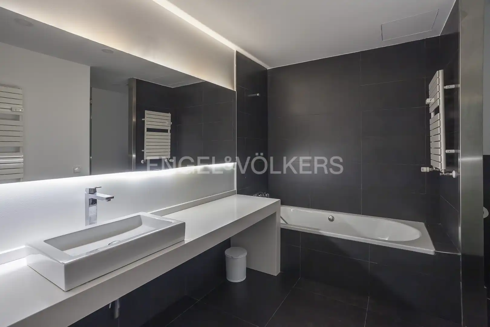 Bany de Apartament de lloguer en Madrid amb Aire condicionat, Calefacció i Parquet