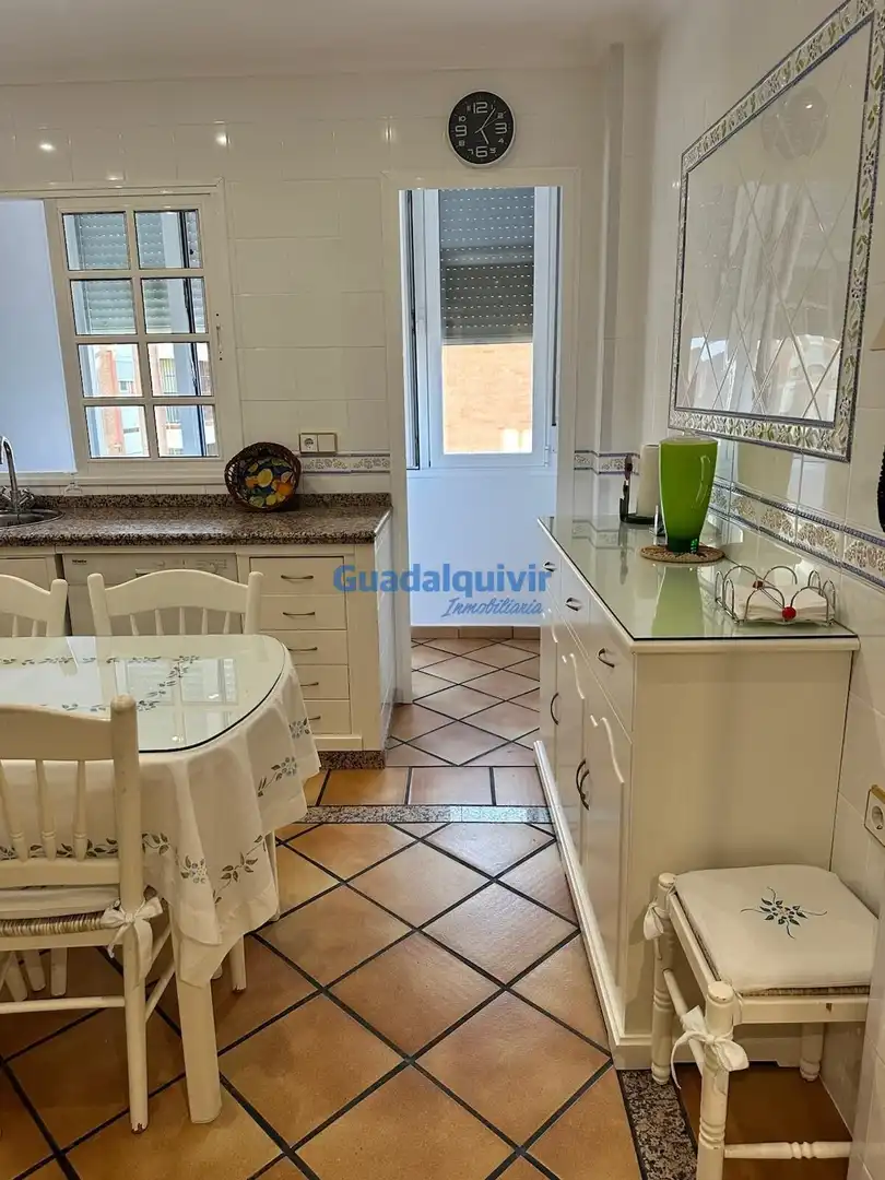 Küche von Wohnung zur Miete in Sevilla mit Klimaanlage, Heizung und Terrasse