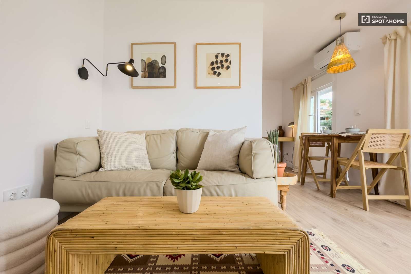 Sala d'estar de Apartament per a compartir en Esplugues de Llobregat amb Aire condicionat, Calefacció i Terrassa