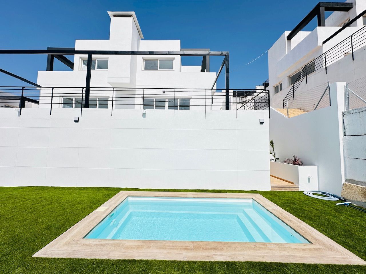 Vista exterior de Casa o chalet en venta en Torrox con Jardín privado, Trastero y Piscina