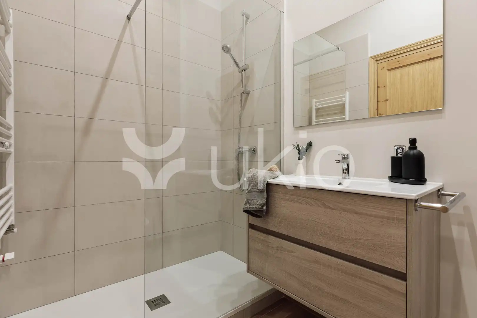 Bathroom of Apartments for rent in Barcelona  with Air Conditioner, Heating and Furnished