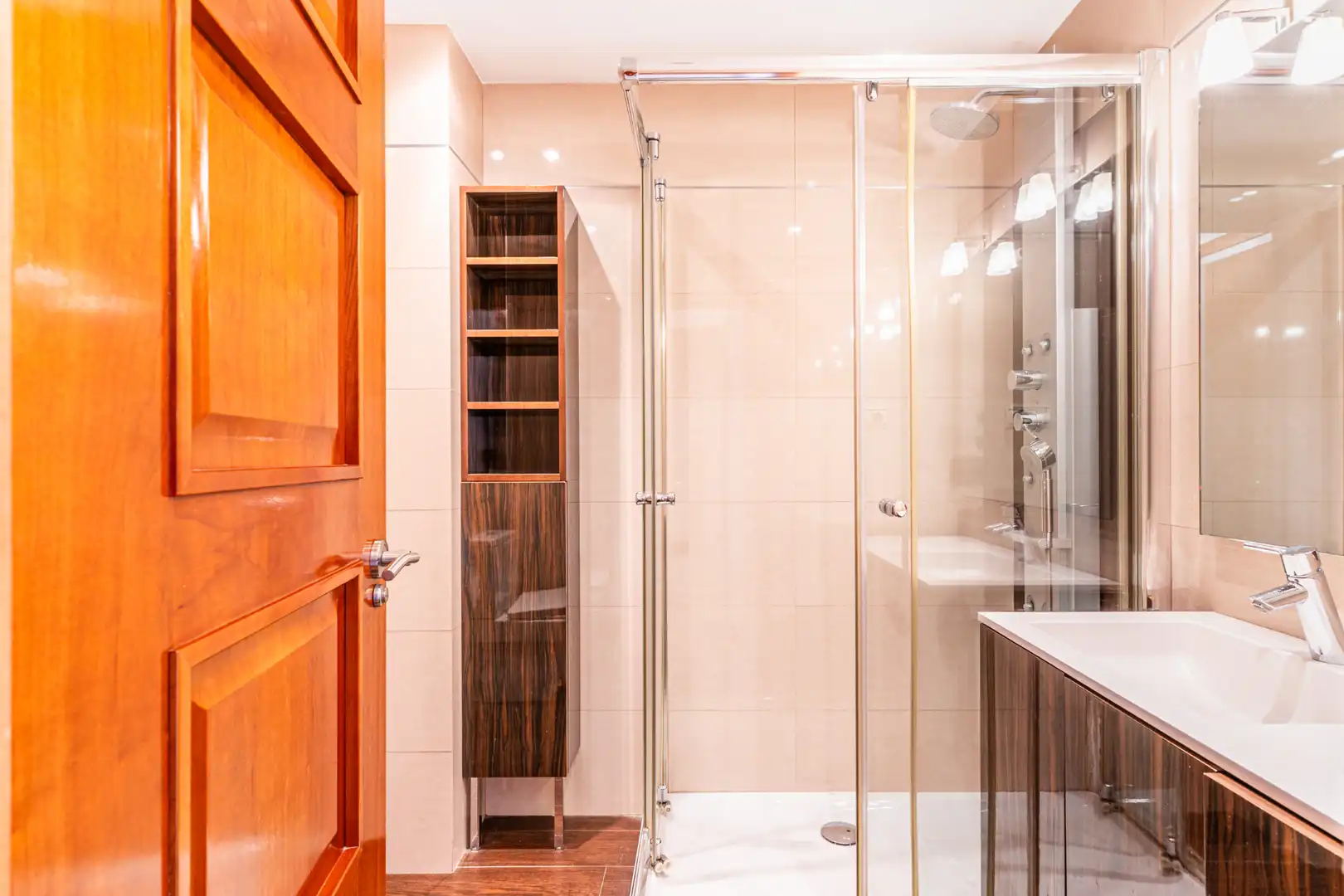 Badezimmer von Wohnung zum Verkauf in Majadahonda mit Klimaanlage, Heizung und Privatgarten