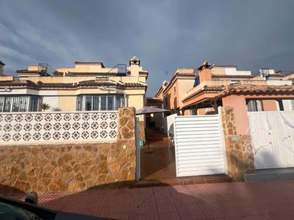 Vista exterior de Dúplex en venda en Orihuela amb Calefacció, Terrassa i Piscina