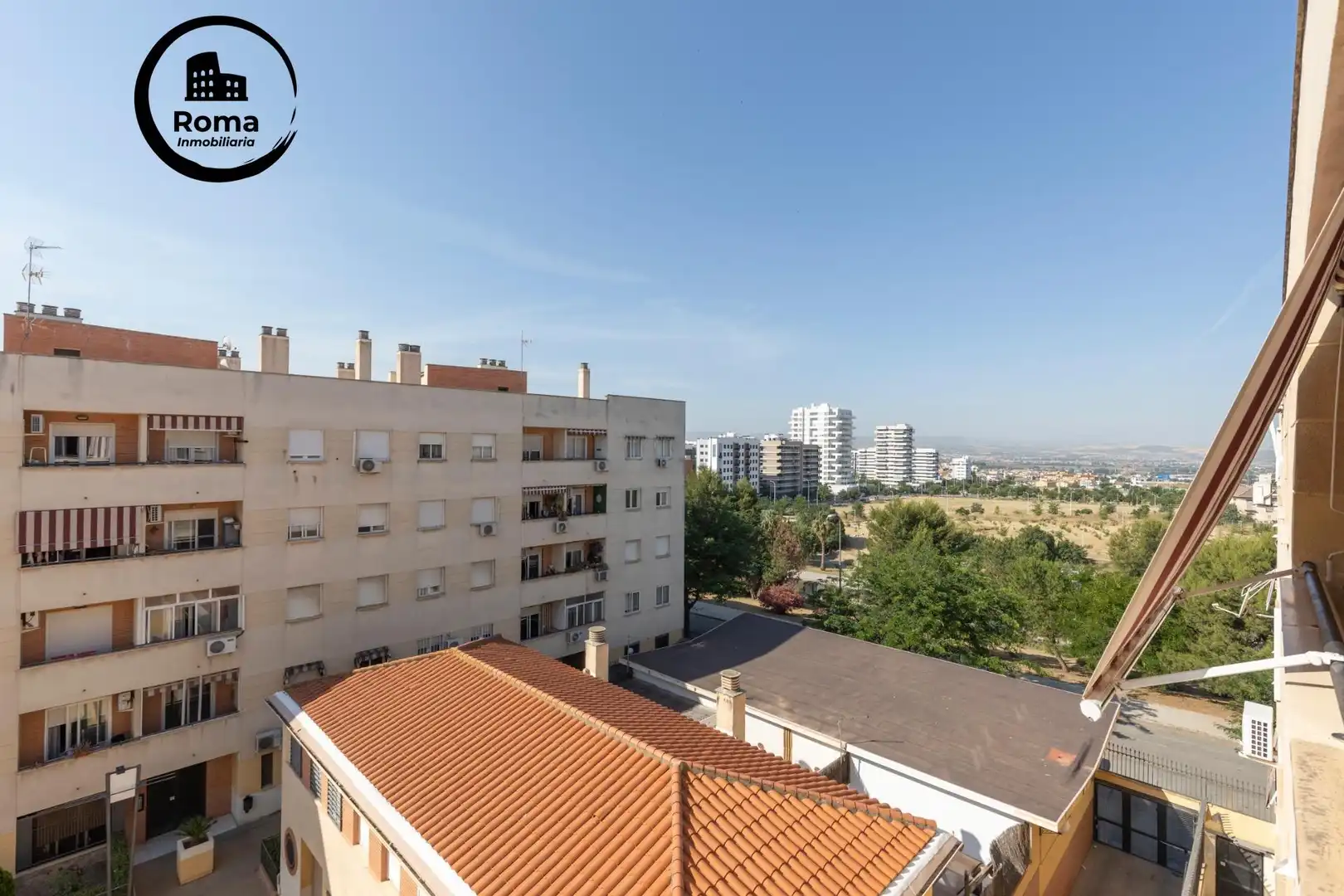 Vista exterior de Piso en venta en Granada con Calefacción, Terraza y Amueblado