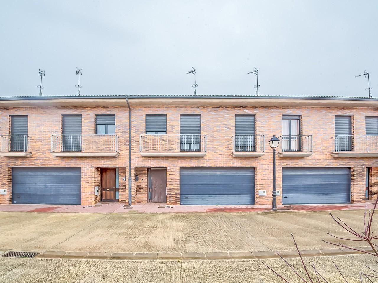 Vista exterior de Casa o xalet de lloguer en Berbinzana amb Calefacció, Jardí privat i Terrassa