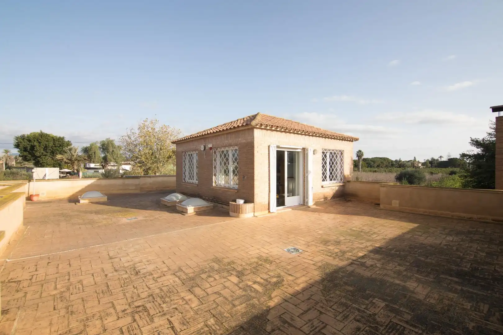 Vista exterior de Casa o xalet en venda en Elche / Elx amb Aire condicionat, Calefacció i Jardí privat