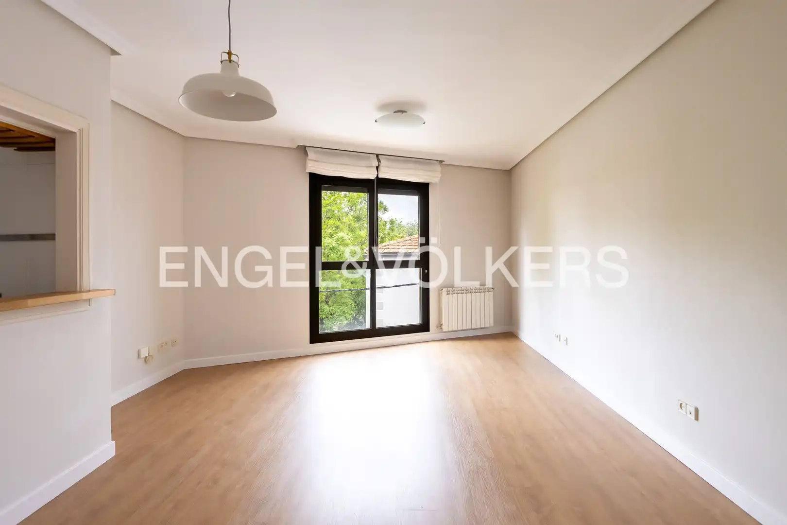 Sala de estar de Piso de alquiler en  Madrid Capital con Aire acondicionado, Calefacción y Trastero