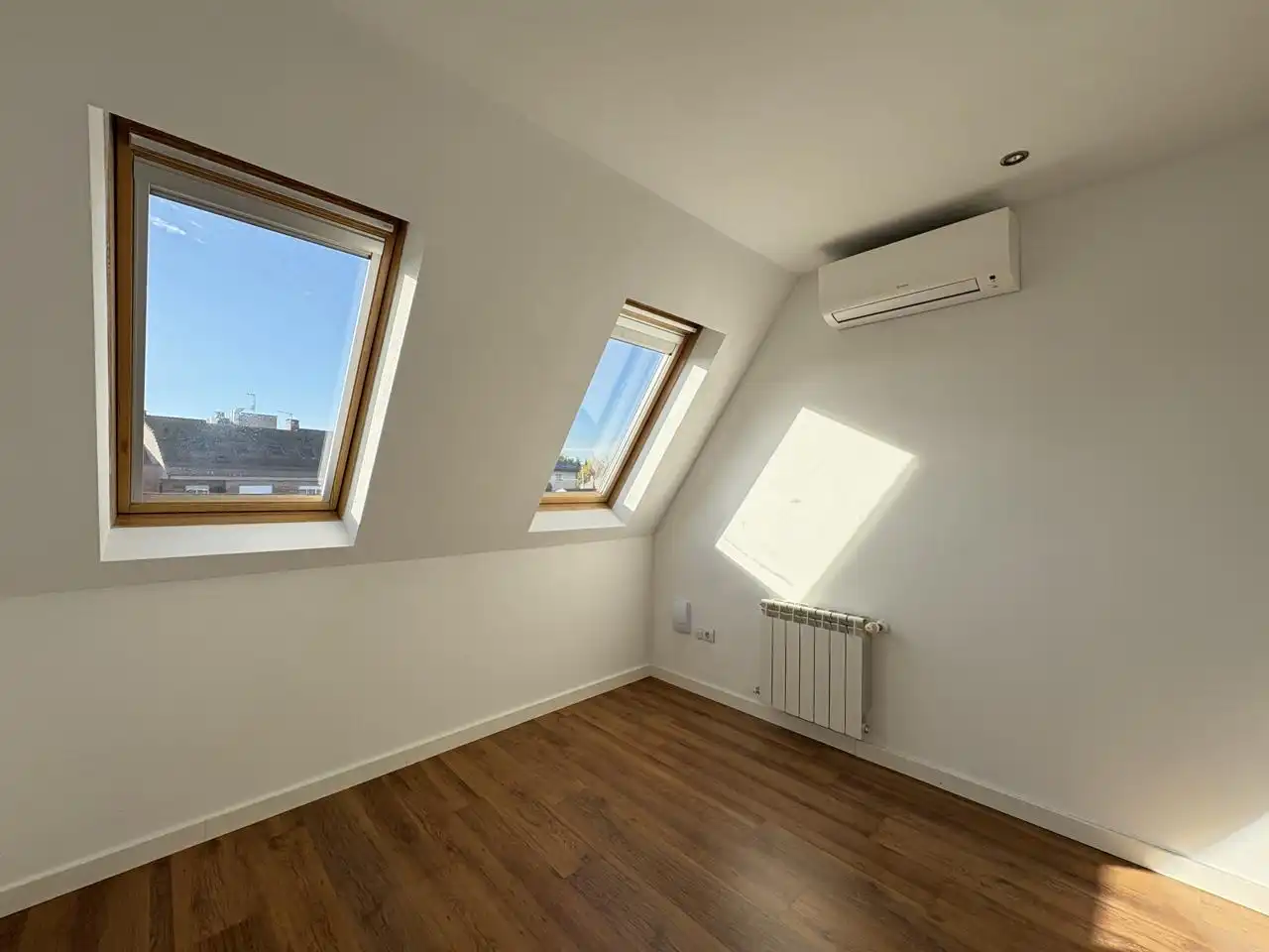 Habitación de Dúplex de alquiler en Pozuelo de Alarcón con Calefacción y Trastero