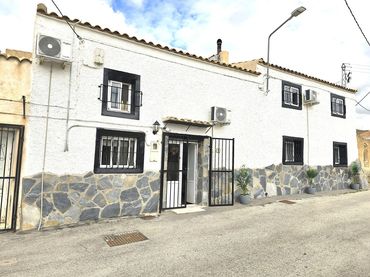 Casa rústica con piscina en venta en Partaloa