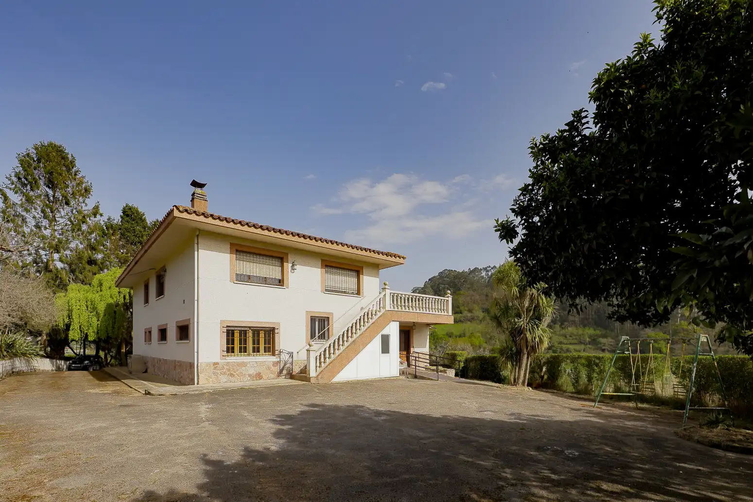 Vista exterior de Casa o xalet en venda en Gijón  amb Calefacció, Parquet i Terrassa