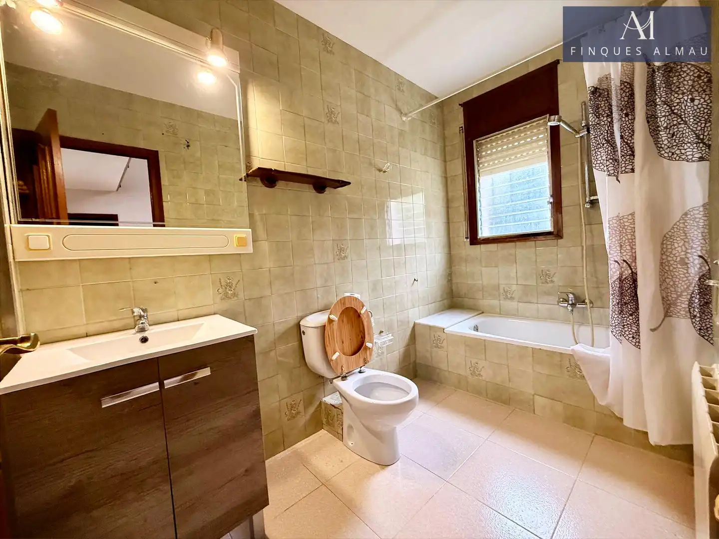Baño de Casa adosada en venta en Cunit con Jardín privado, Terraza y Amueblado