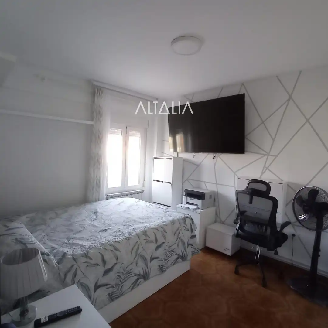 Schlafzimmer von Wohnung zur untervermieten in Cuenca mit Heizung, Parkett und Möbliert