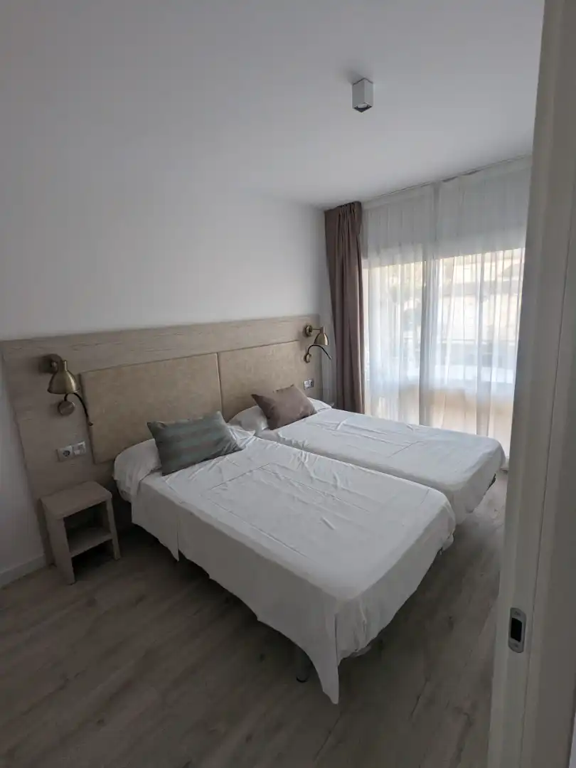 Habitación de Apartamento de alquiler en L'Estartit con Aire acondicionado, Calefacción y Terraza