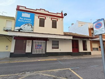Locale commerciale in affitto a Calle del Garbí