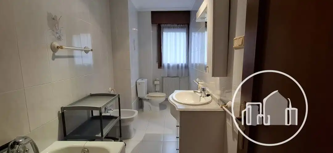 Badezimmer von Wohnung zur Miete in Villarcayo de Merindad de Castilla la Vieja mit Heizung und Abstellraum
