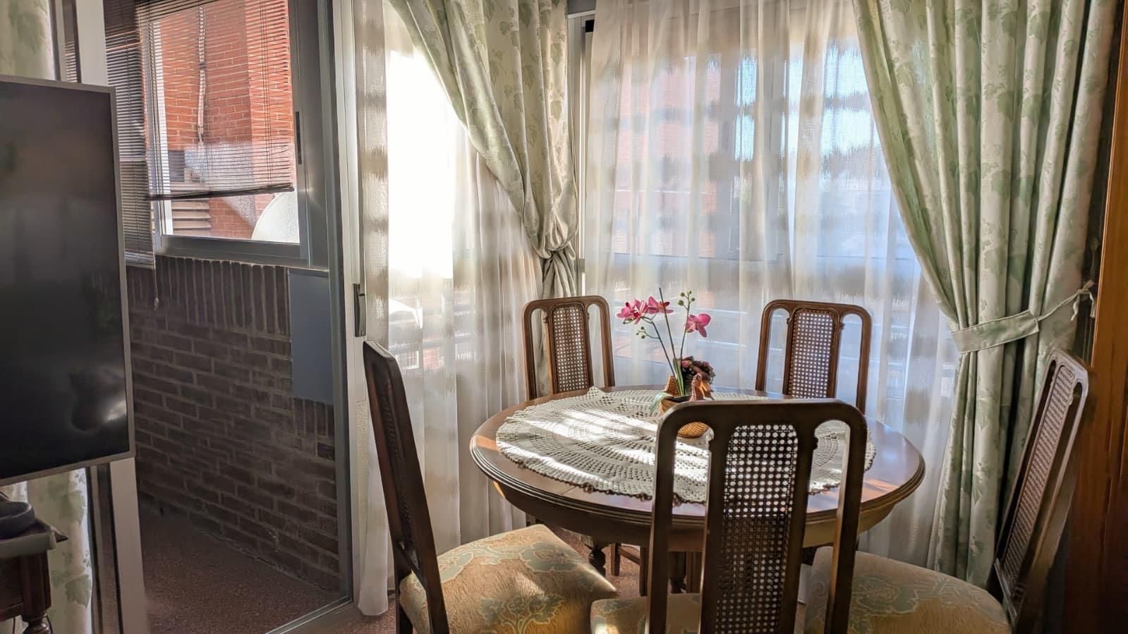 Menjador de Pis de lloguer en  Murcia Capital amb Aire condicionat i Balcó