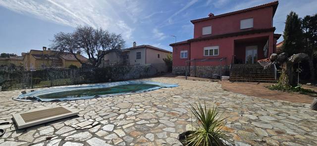 Casa-chalet en Venta en Maello