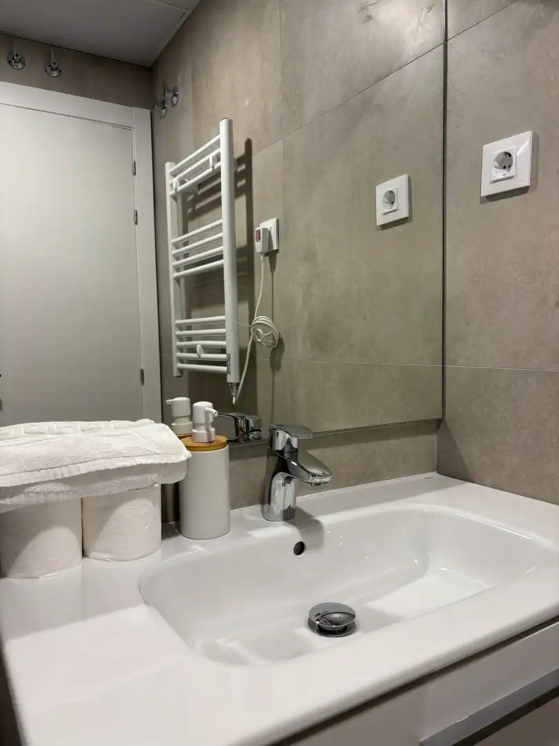 Bathroom of Flat for rent in Zaragoza  with Air Conditioner and Furnished