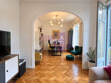 Piso con balcón en venta en Eixample