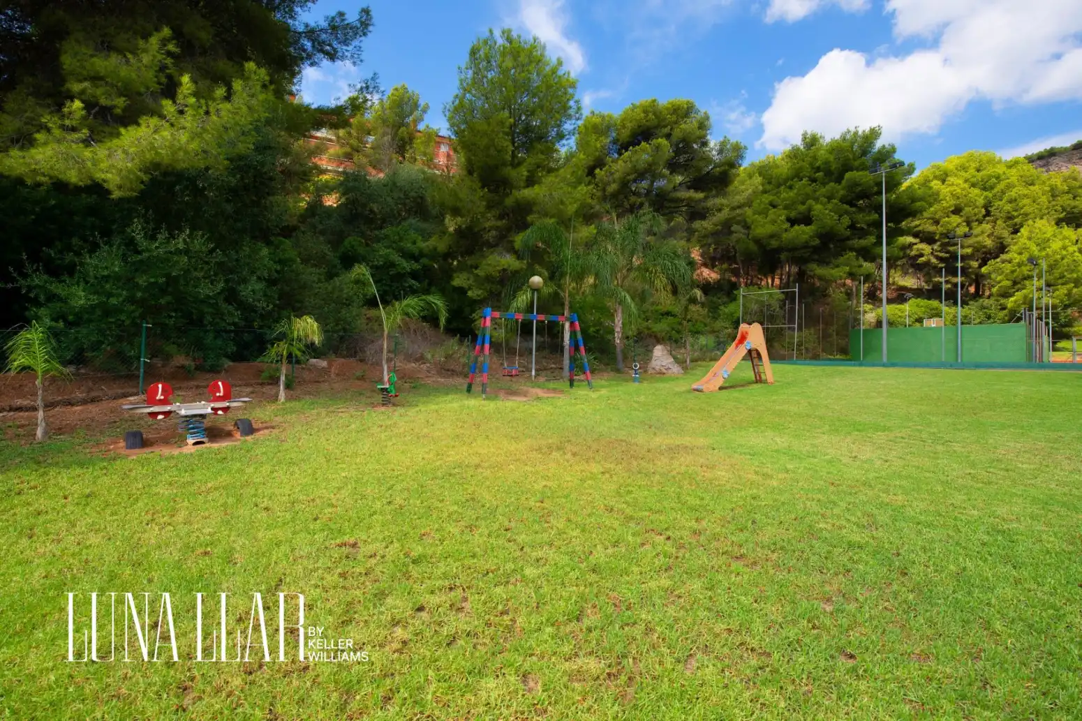Garden of Attic for sale in Sitges  with Air Conditioner and Terrace