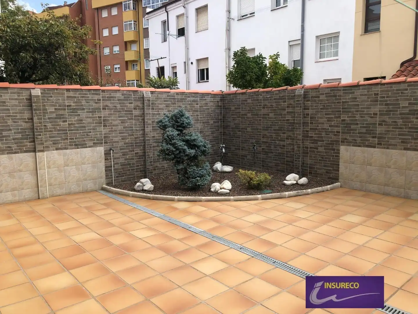 Terrassa de Casa o xalet en venda en León Capital  amb Calefacció, Jardí privat i Traster