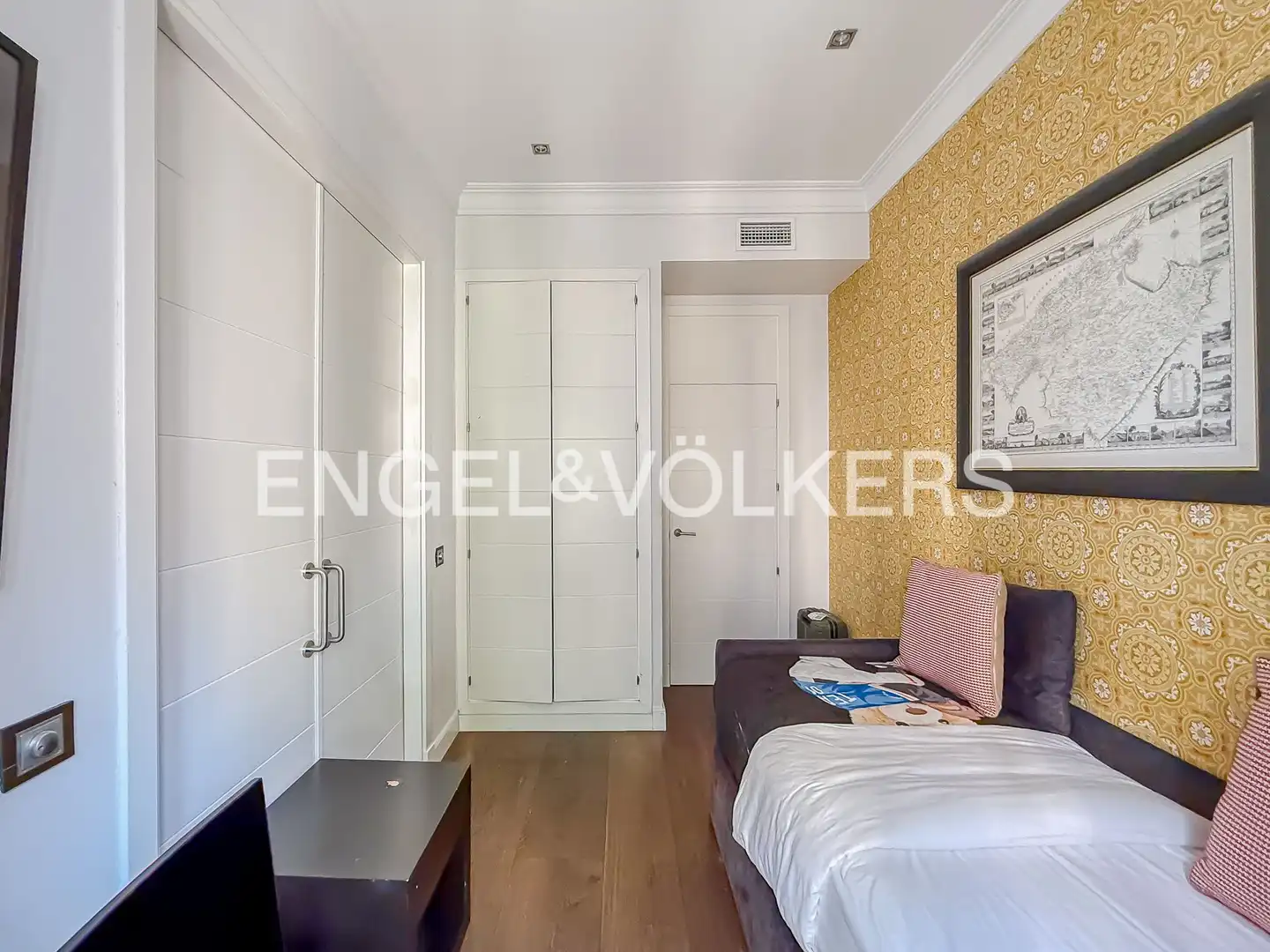 Schlafzimmer von Wohnung zur Miete in Madrid mit Klimaanlage, Heizung und Möbliert